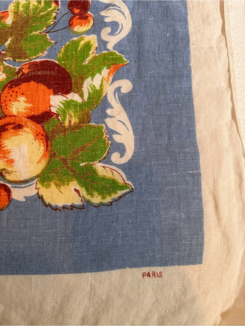 French Vintage Apple Tablecloth!  Perfect!